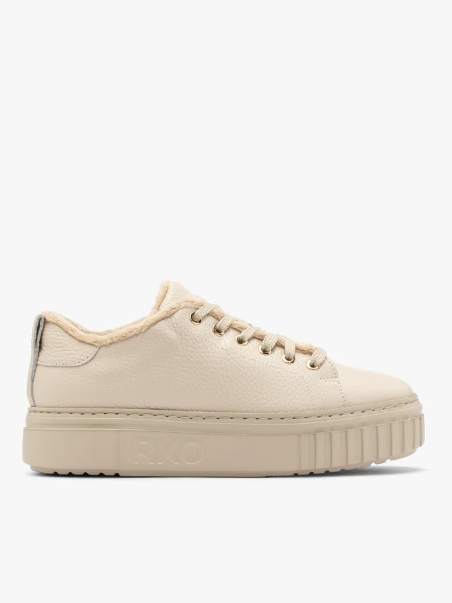 Isolierte Sporthalbschuhe in Beige