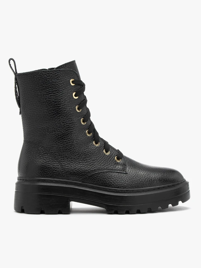 Black women’s boots with chunky sole