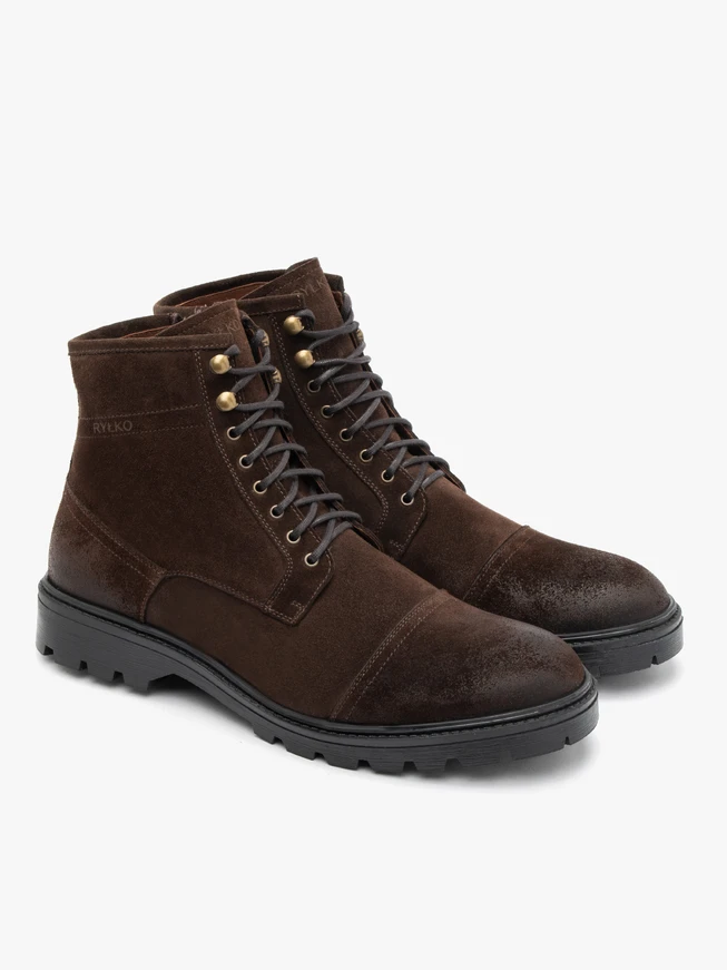 Brown men’s boots lined with natural shearling