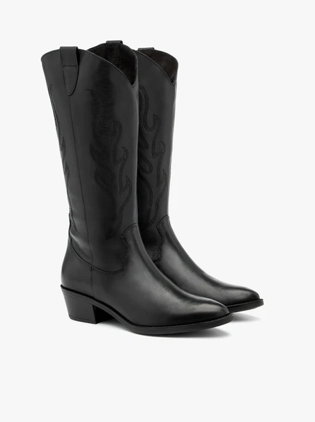 Schwarze Cowboystiefel mit dekorativer Stickerei