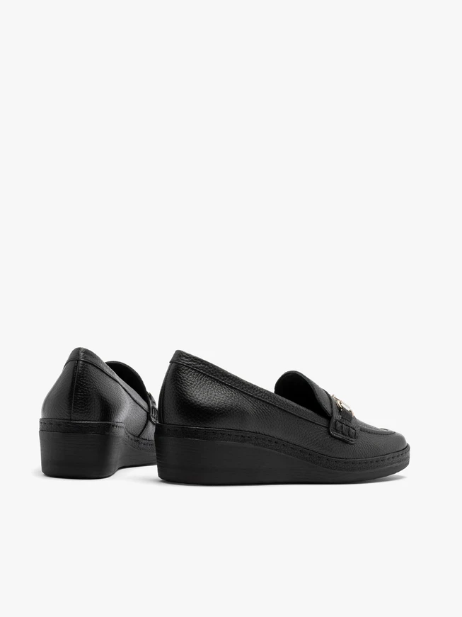Black women’s loafers with low platform