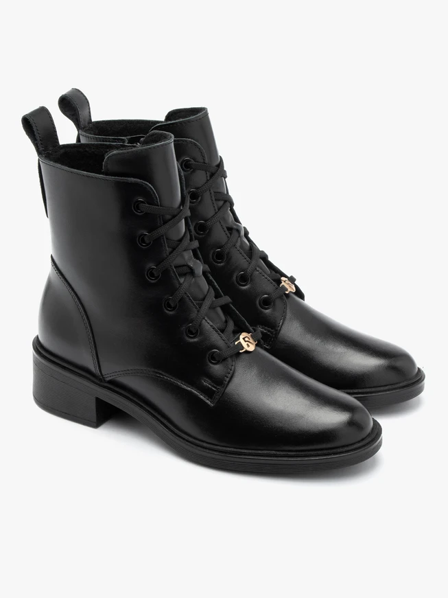 Black lace-up women’s boots