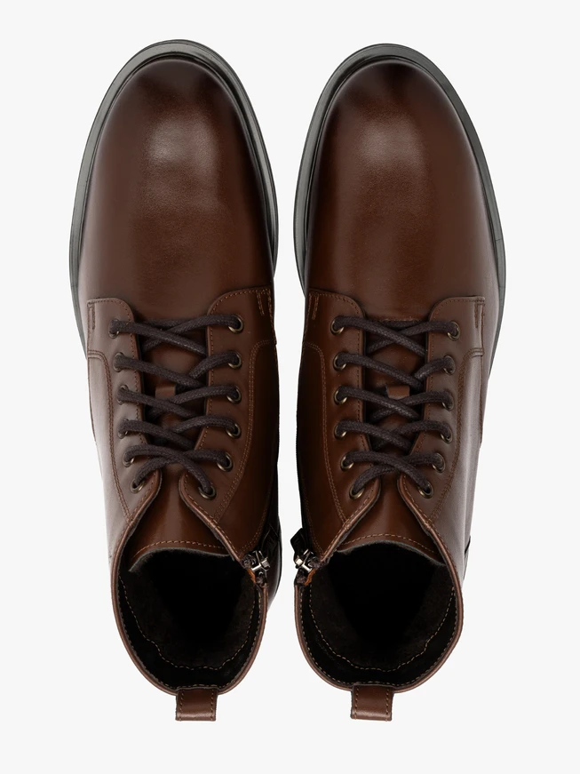 Klassische braune Herrenstiefel