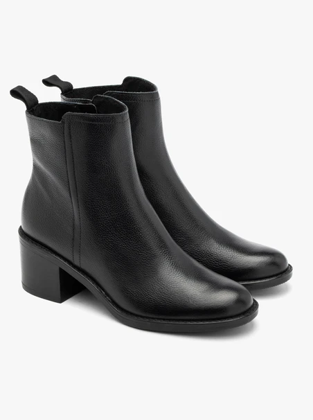 Schwarze Stiefel mit hohem Absatz und gerade geschnittenem Schaft