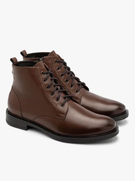 Klassische braune Herrenstiefel