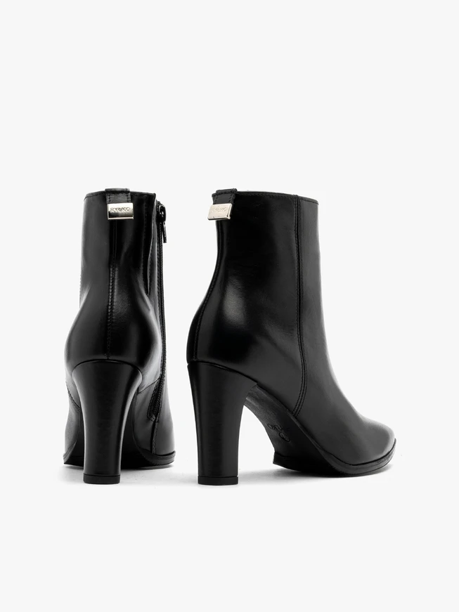 Schwarze Stiefel aus Vollnarbenleder mit klobigem Stilettoabsatz