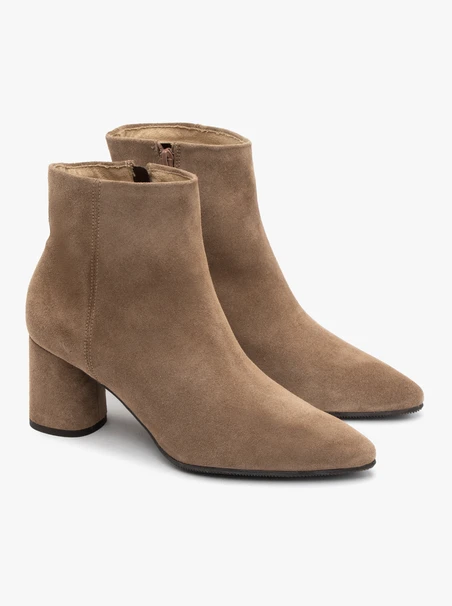Beigefarbene Damenstiefel mit ovalem Schaft