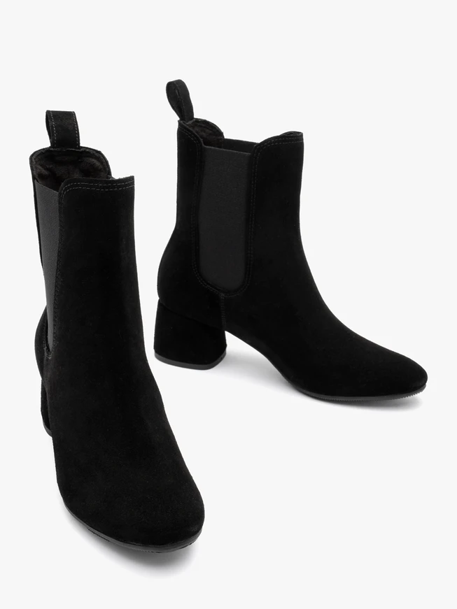 Suede women’s Chelsea boots with round heel