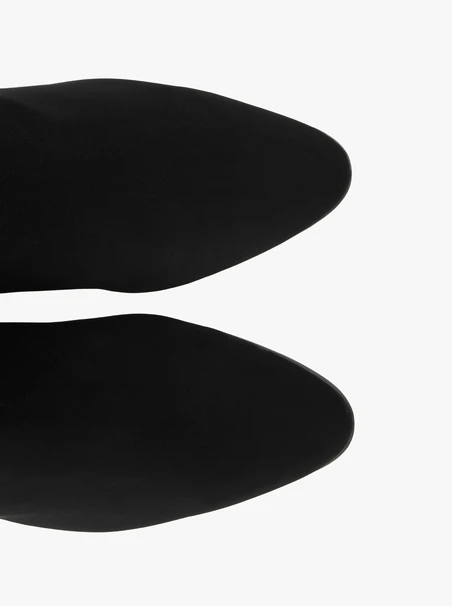 Hohe elastische Stiefel mit Stilettoabsatz
