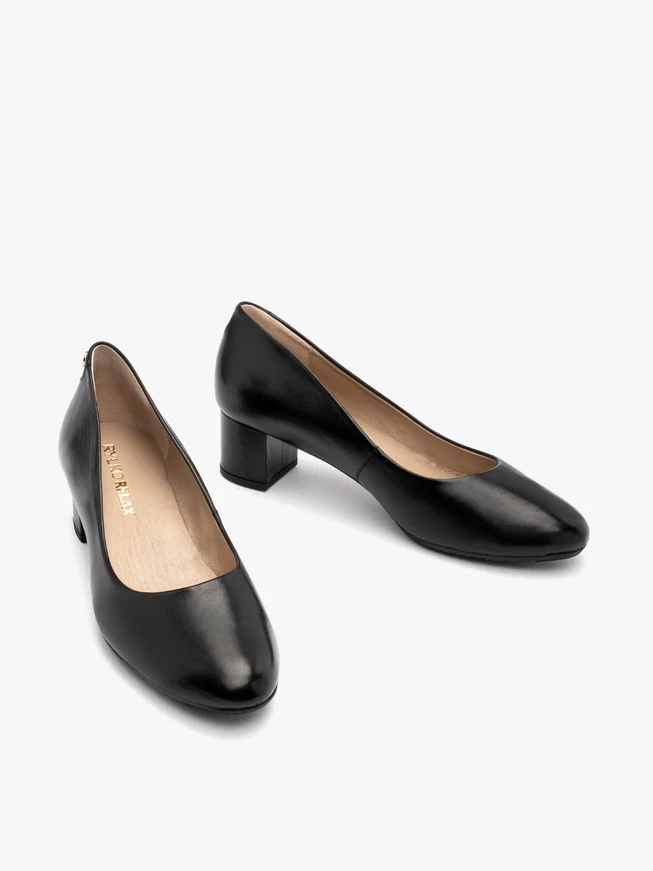 Schwarze niedrige Stiletto-Pumps