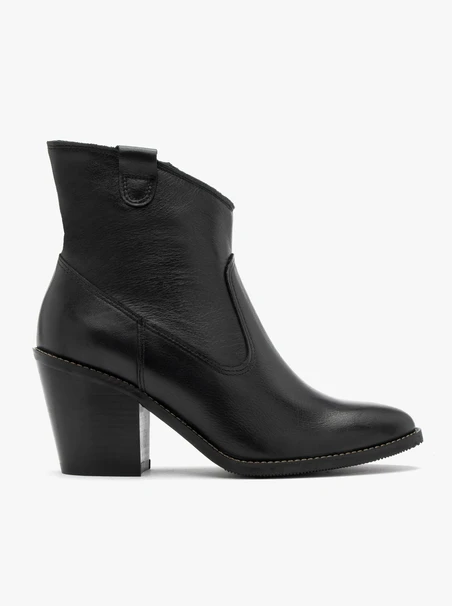 Schwarze Cowboystiefel mit dekorativem Schaft