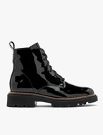 Lackierte Damenturnschuhe auf Traktorsockel