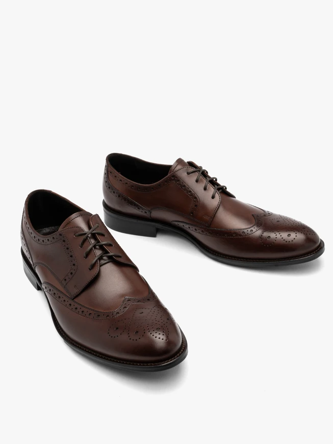 Braune elegante Herren Brogues