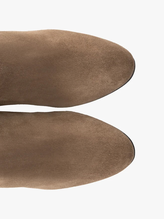 Sandfarbene Damenstiefel mit Stilettoabsatz