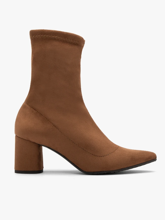 Elastic pointed-toe ankle boots