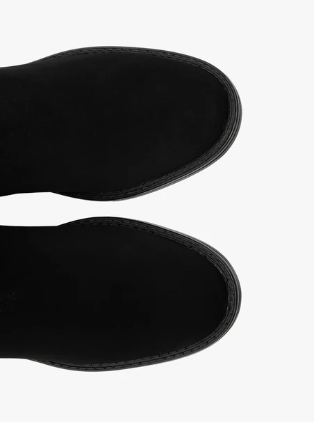 Stretch boots with narrow shaft