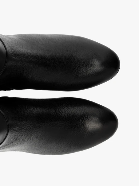 Black knee-high elastic boots with low heel