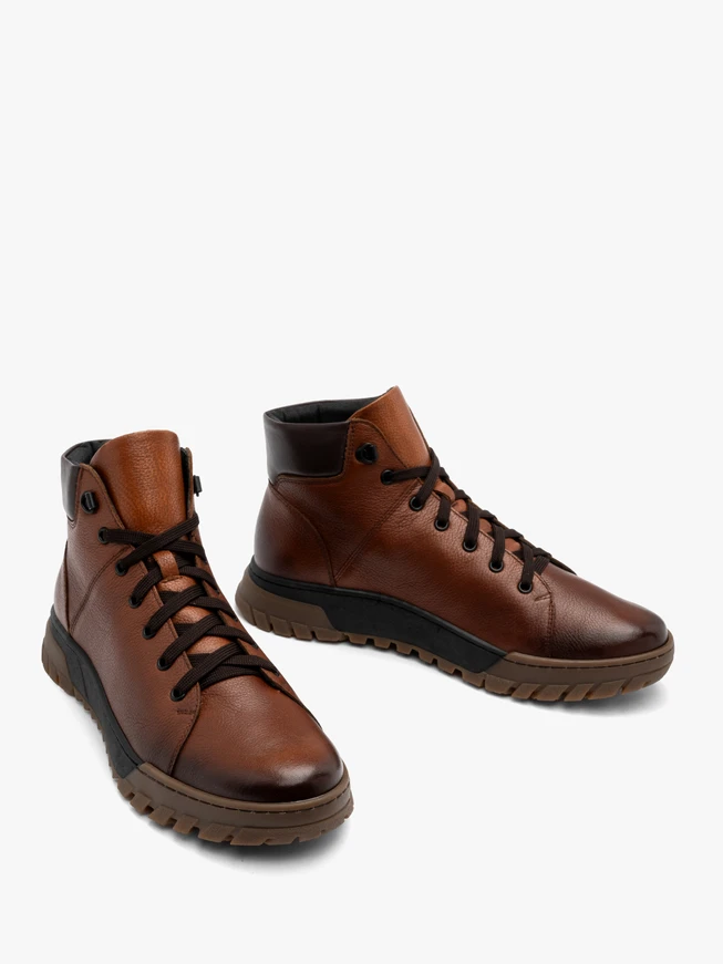 Braune sportliche Herrenstiefel