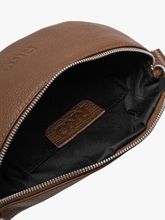 Braune Nierentasche mit Quaste