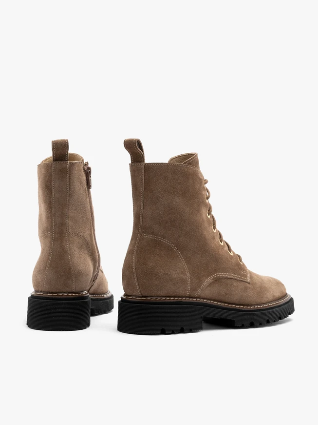 Beige Damenstiefel aus Veloursleder