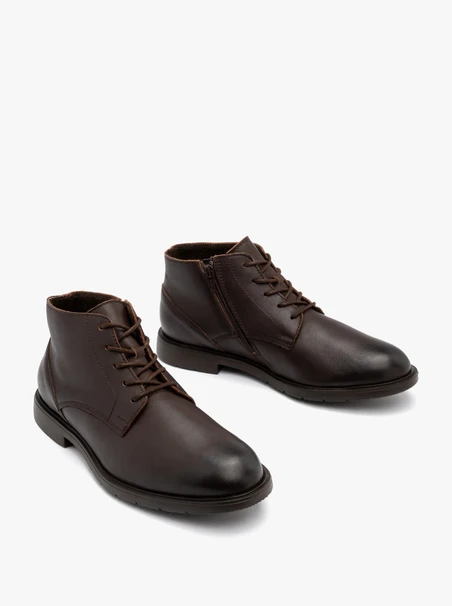 Braune Herrenstiefel im Freizeitstil