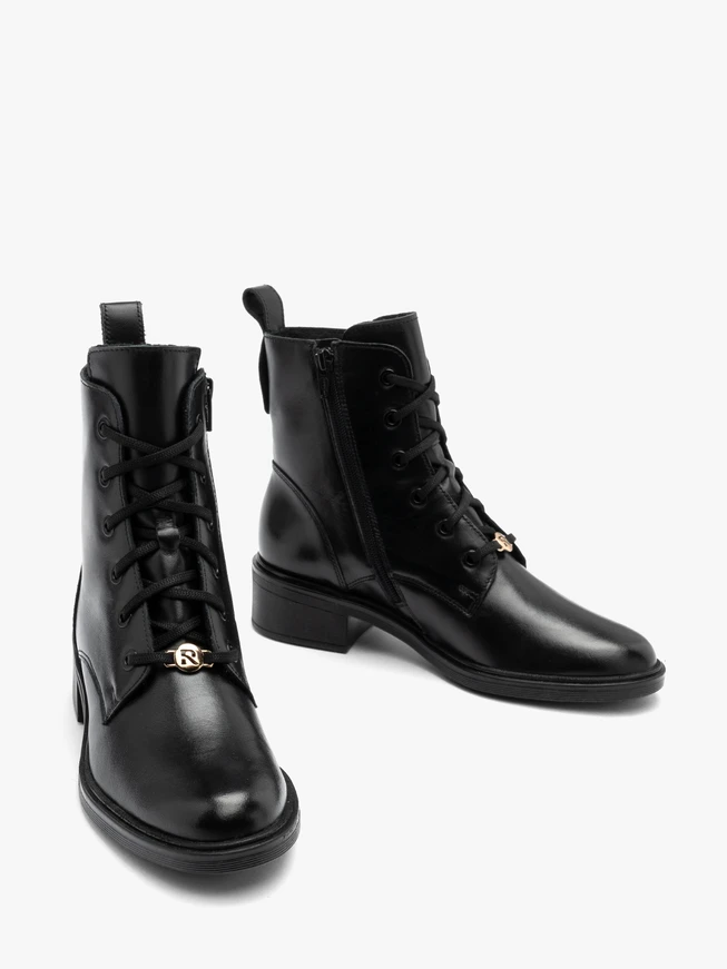 Black lace-up women’s boots