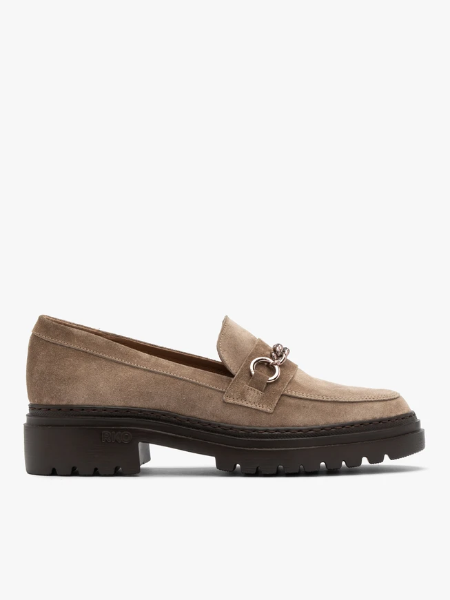 Sandmokassins mit Kette am Schaft