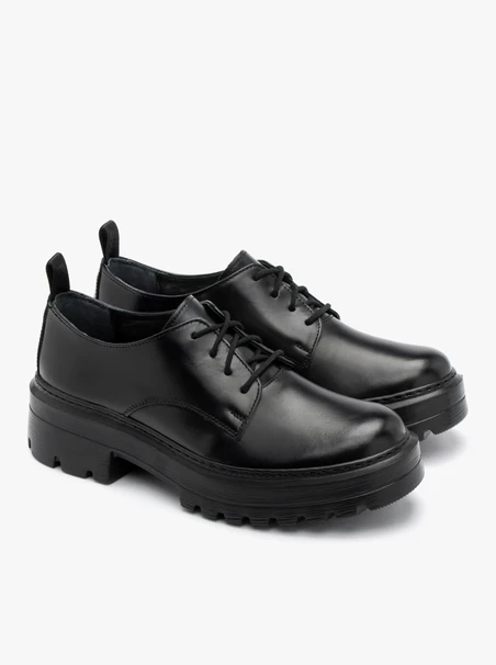 Schwarze Halbschuhe auf leichter Sohle