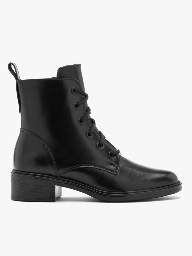 Black lace-up women’s boots
