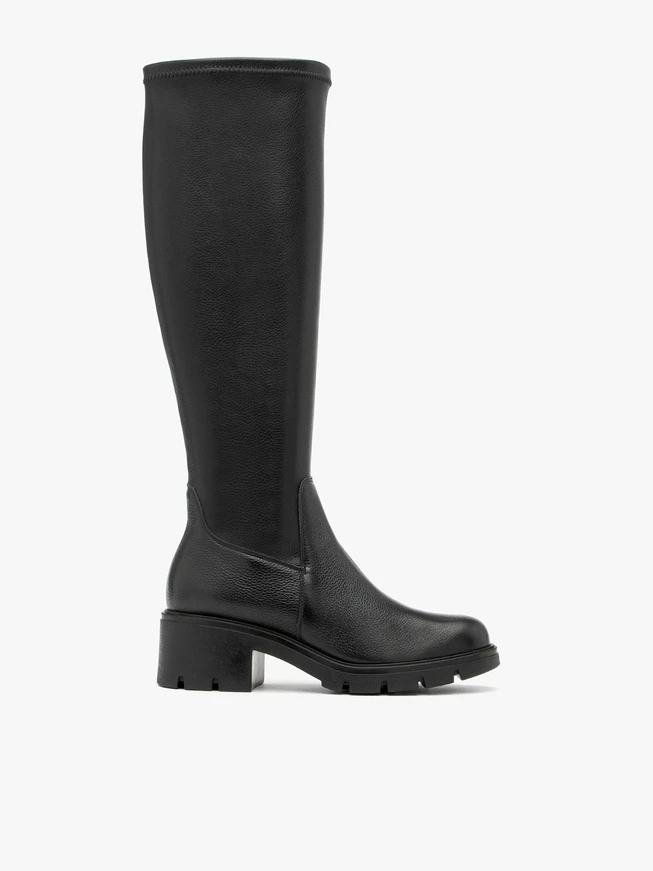 Schwarze Gummistiefel mit breitem Schaft