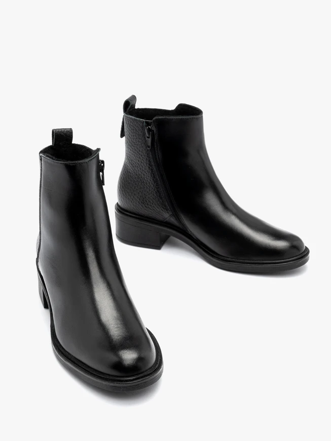 Schwarze Damenstiefel mit Reißverschluss