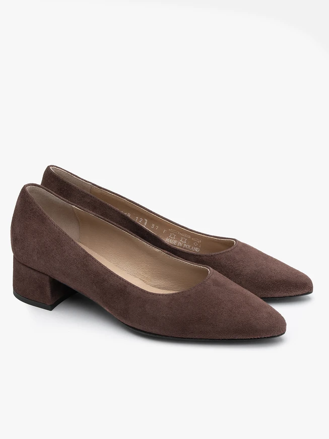 Braune Pumps aus Velours mit niedrigem Absatz