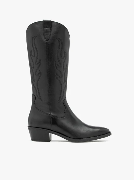 Schwarze Cowboystiefel mit dekorativer Stickerei