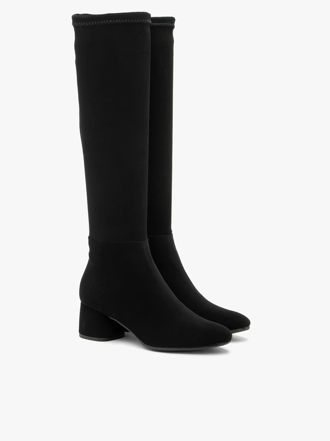 Elastische Stiefel mit niedrigen Absätzen