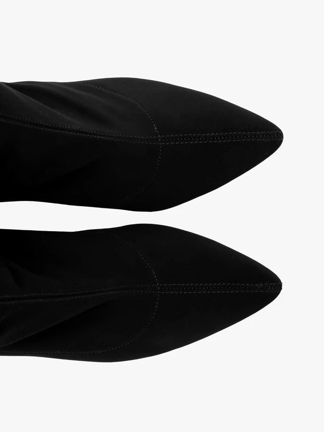 Stiefel mit Stiletto-Absatz und elastischer Sohle und spitzer Zehenpartie