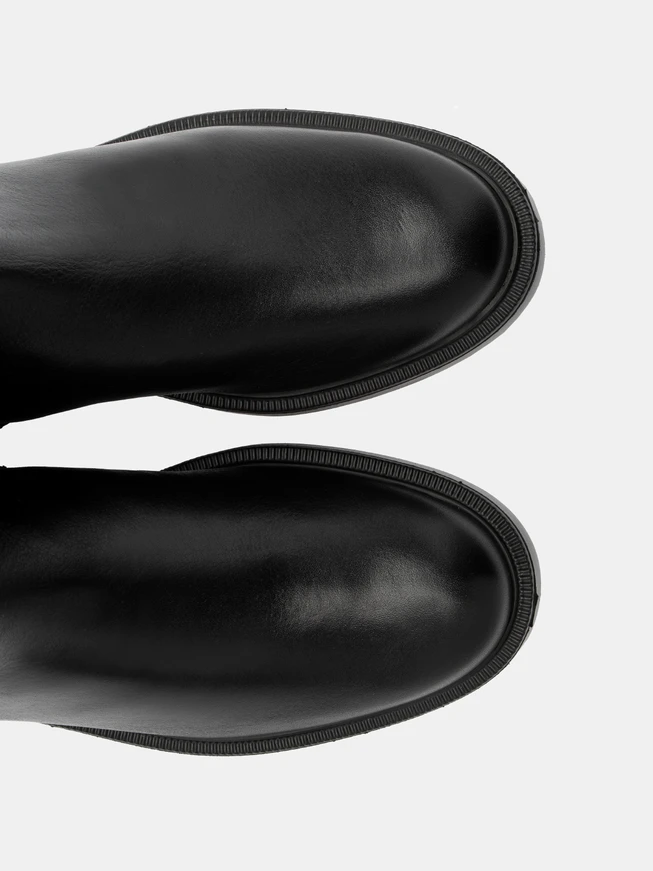 Damenstiefel aus kombinierten Materialien
