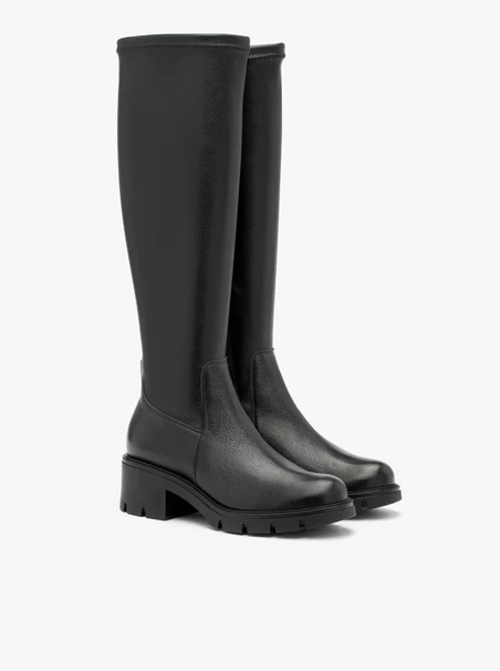 Schwarze Gummistiefel mit breitem Schaft