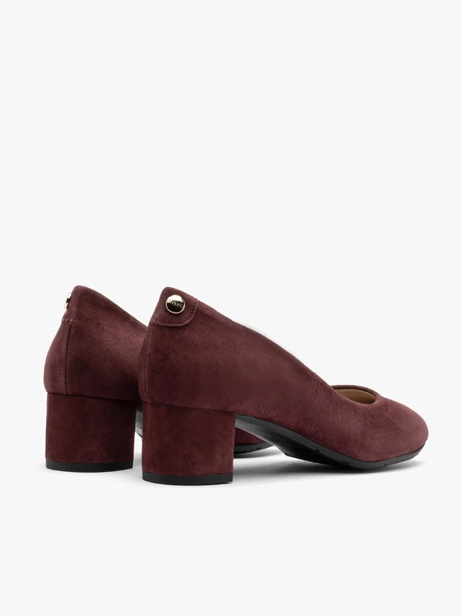Kastanienbraune niedrige Stiletto-Pumps