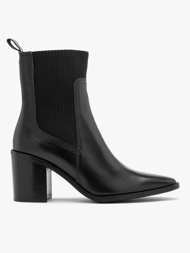 Black women’s Chelsea boots with elastic gore