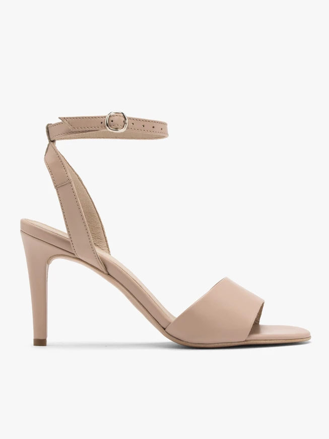Beigefarbene Stiletto-Sandalen