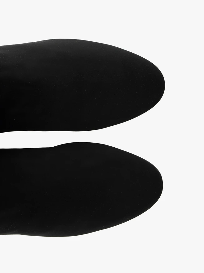 Elastische Stiefel mit niedrigen Absätzen