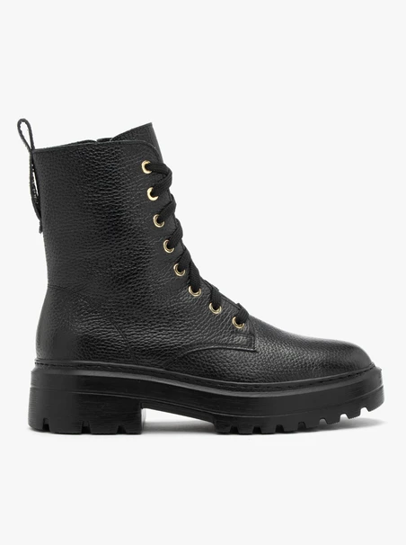 Black women’s boots with chunky sole
