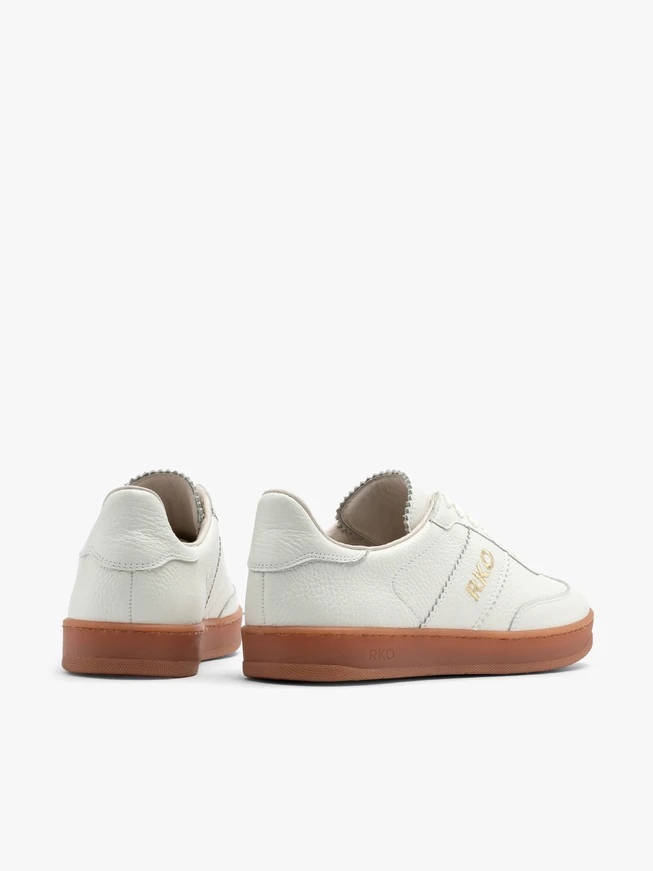 White sporty shoes with beige sole