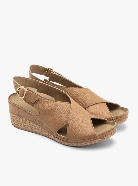 Dunkelbeige Plateausandalen