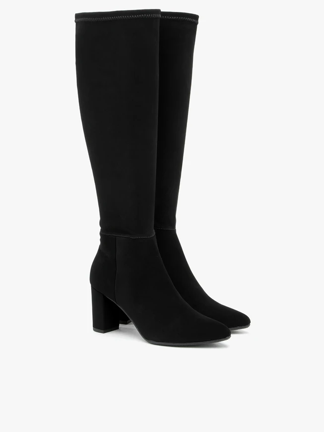 Flexible schwarze Stiefel mit breitem Schaft