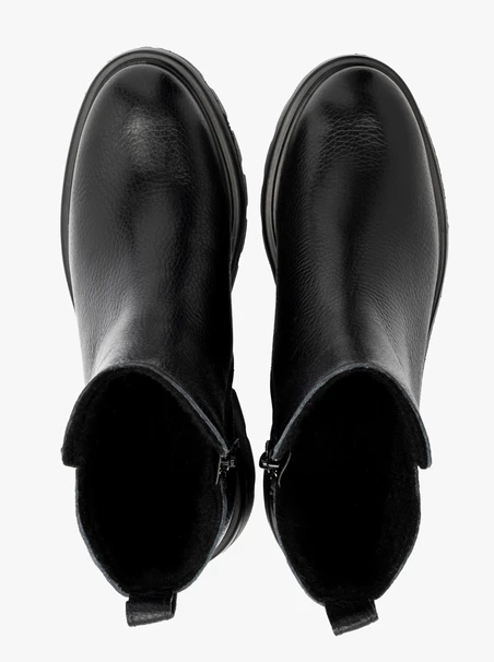 Schwarze Damenstiefel mit dicken Sohlen