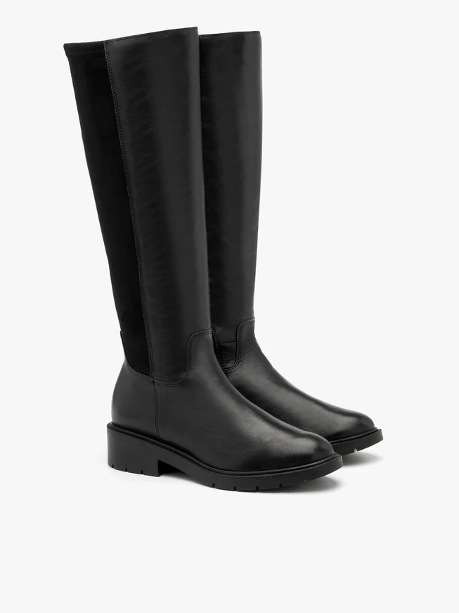 Schwarze Stiefel mit flexiblem, breitem Schaft