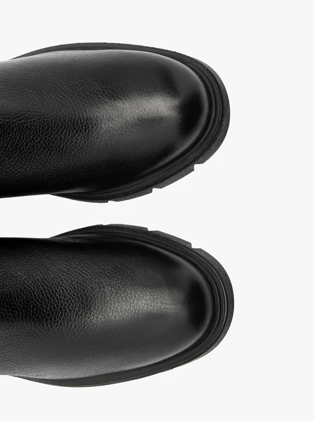 Schwarze Gummistiefel mit breitem Schaft