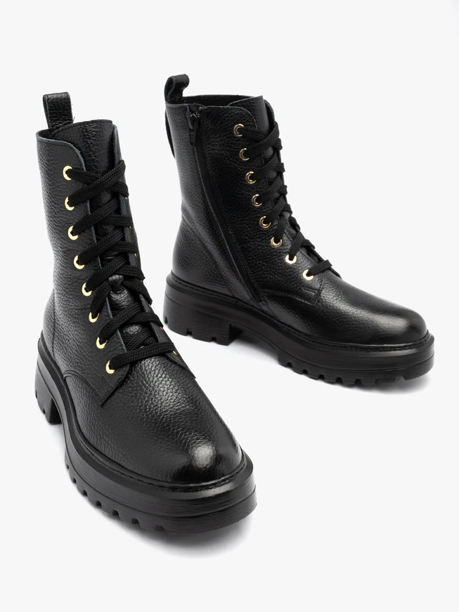 Black women’s boots with chunky sole