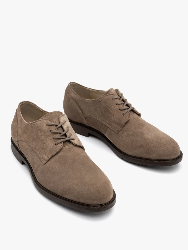 Grauer und beiger leichter Halbschuh für Männer